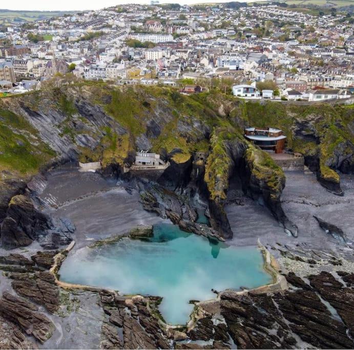 Paramount Apartments Ilfracombe, Arty Seaside Holiday Apartments Екстер'єр фото