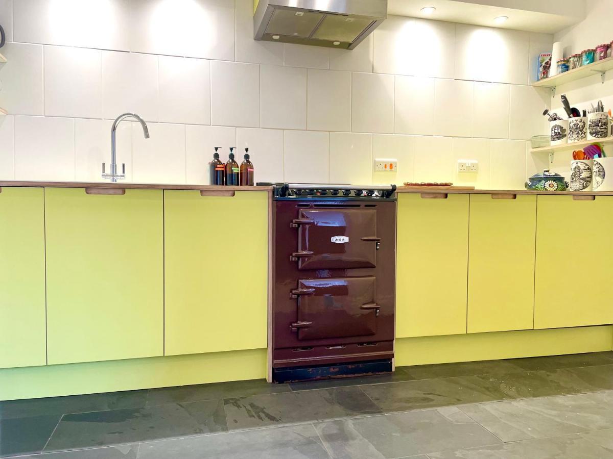 Paramount Apartments Ilfracombe, Arty Seaside Holiday Apartments Екстер'єр фото