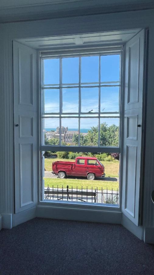 Paramount Apartments Ilfracombe, Arty Seaside Holiday Apartments Екстер'єр фото