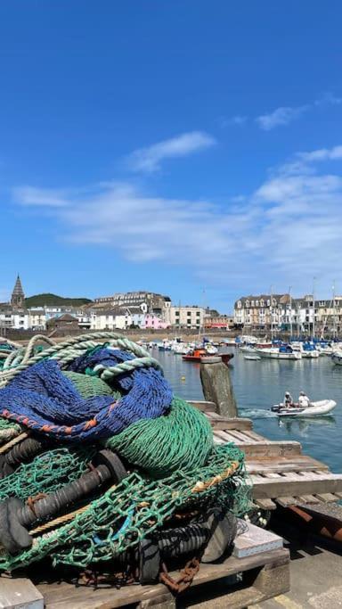 Paramount Apartments Ilfracombe, Arty Seaside Holiday Apartments Екстер'єр фото