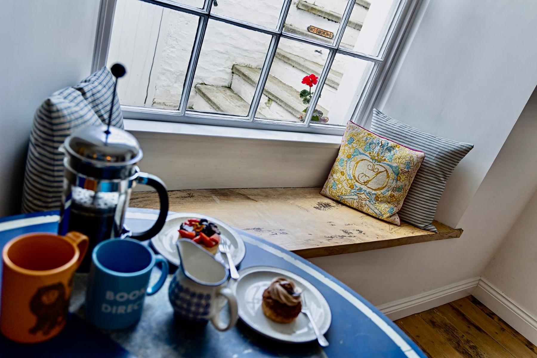 Paramount Apartments Ilfracombe, Arty Seaside Holiday Apartments Номер фото